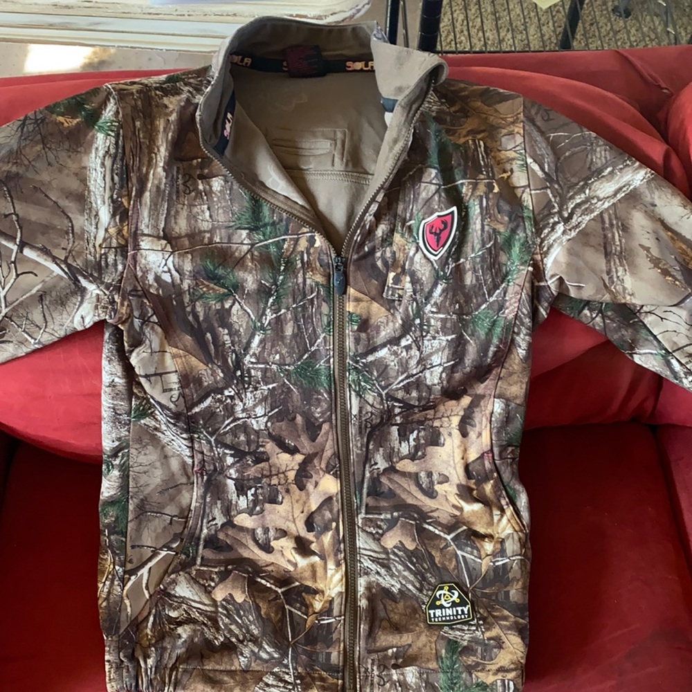 Women’s camo hunting scent blocker light jacket